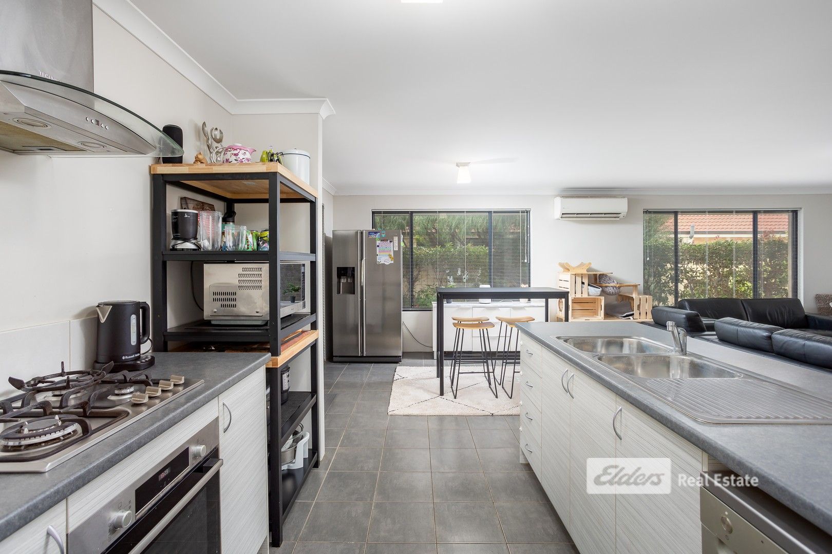 4 bedrooms House in 3 Flowerdale Court MILLBRIDGE WA, 6232