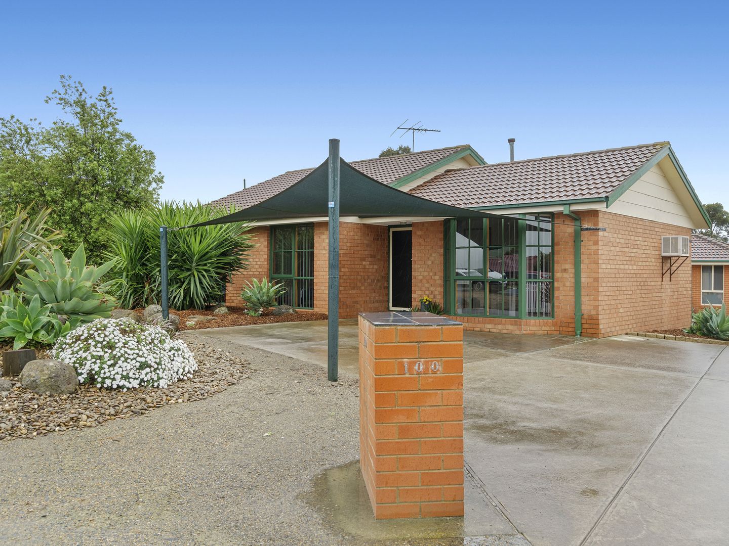 1/100 Underbank Boulevard, Bacchus Marsh Property History & Address