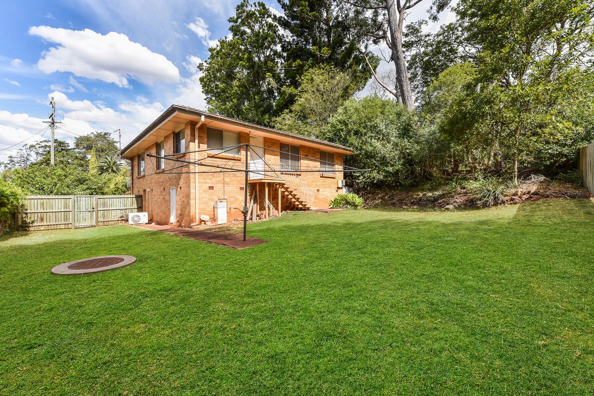 11 Fairholme Street, Mount Lofty QLD 4350, Image 2