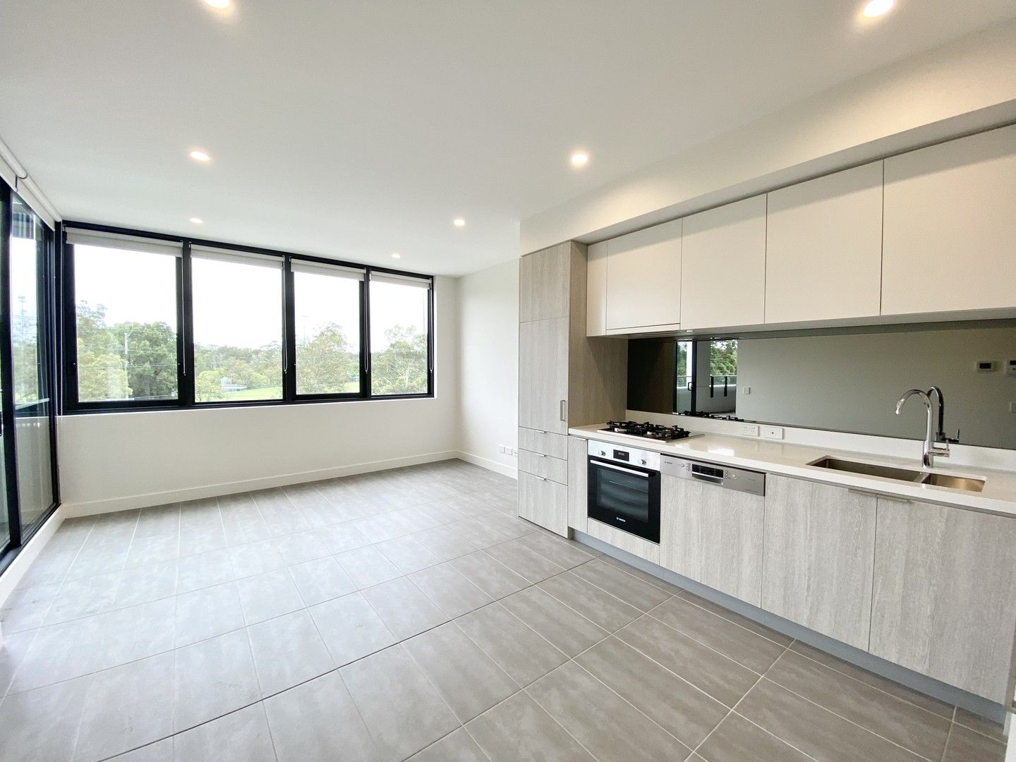 1 bedrooms Apartment / Unit / Flat in 102/2 Foreshore Boulevard WOOLOOWARE NSW, 2230