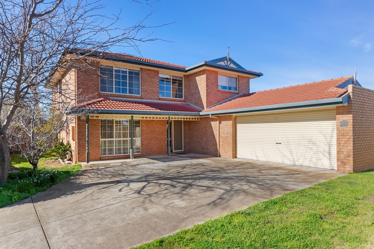 4 bedrooms House in 11 Hepburn Place SYDENHAM VIC, 3037