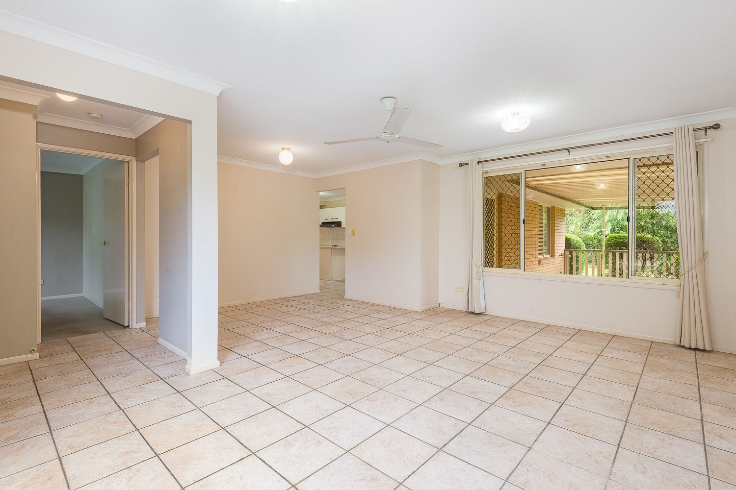 8 Jared Place, Wynnum West QLD 4178, Image 2