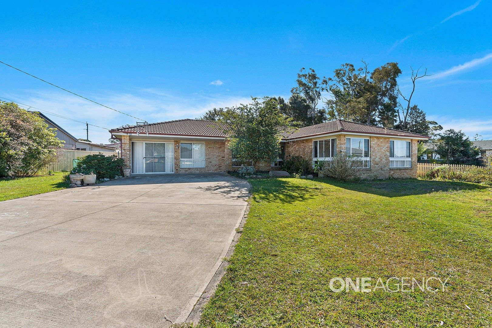 4 bedrooms House in 2 Truscott Avenue SANCTUARY POINT NSW, 2540