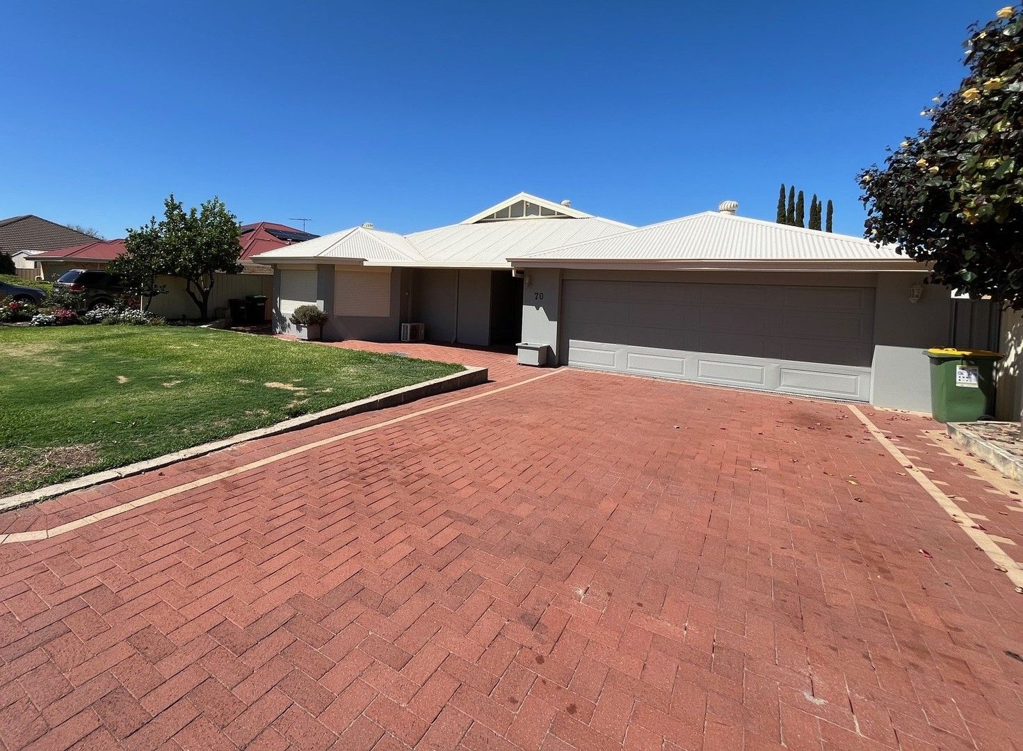 5 bedrooms House in 70 Hardey East Road WATTLE GROVE WA, 6107