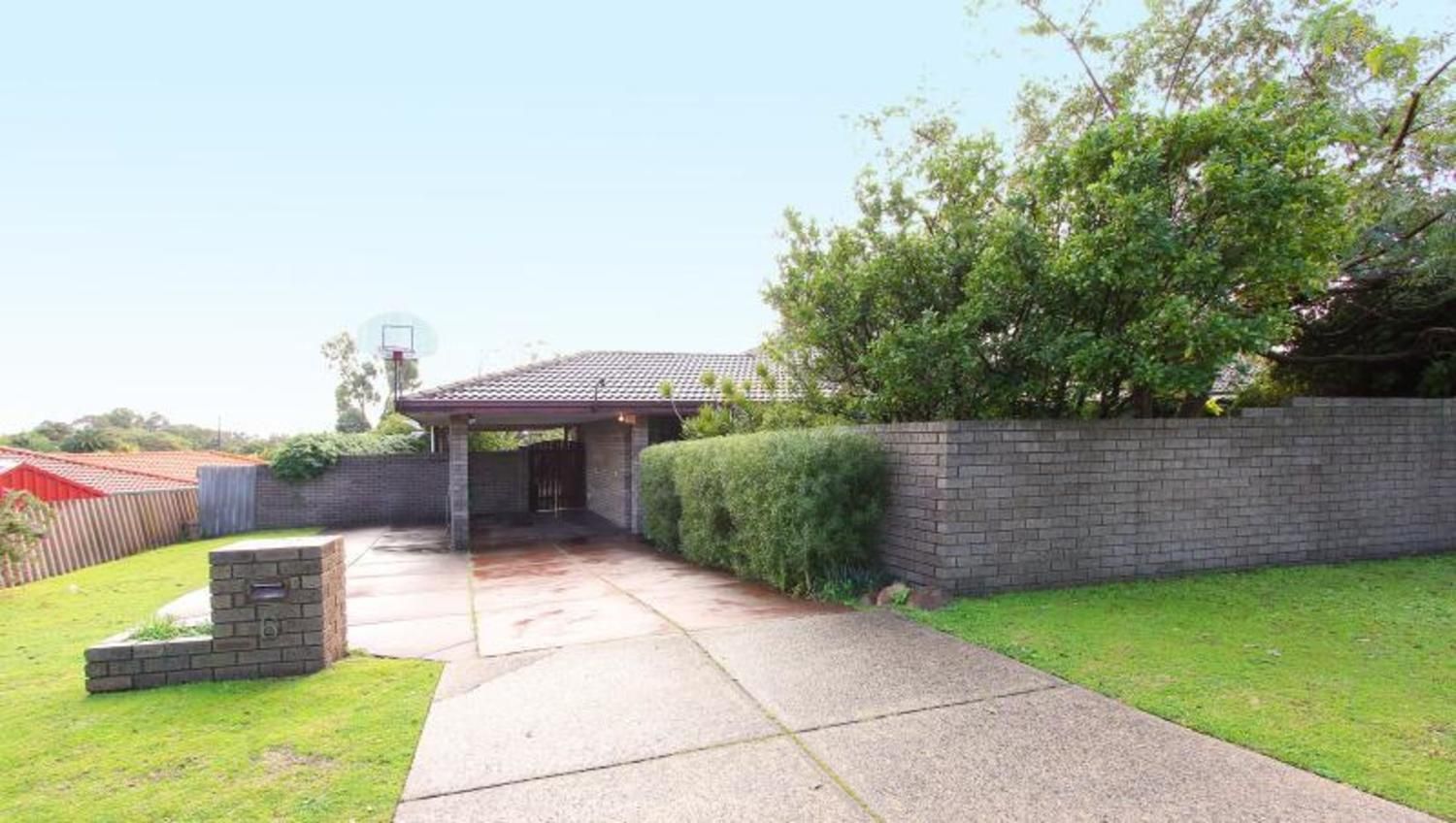 4 bedrooms House in 6 Myrtle Street WILLETTON WA, 6155