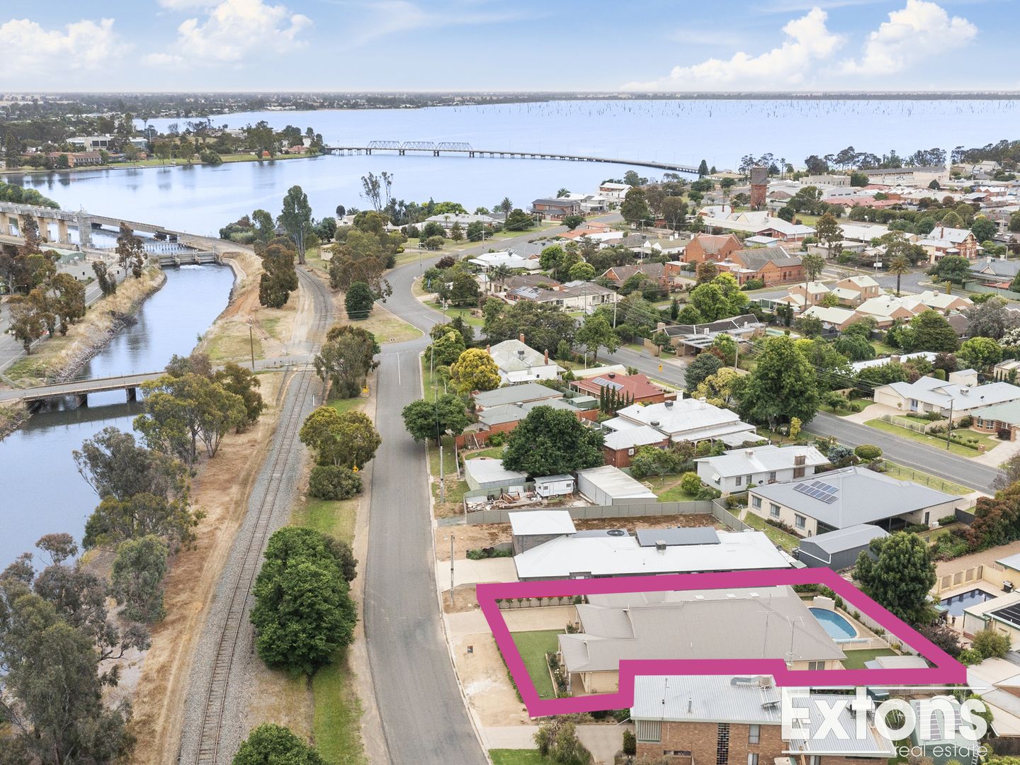 19 Irvine Parade, Yarrawonga VIC 3730 Domain