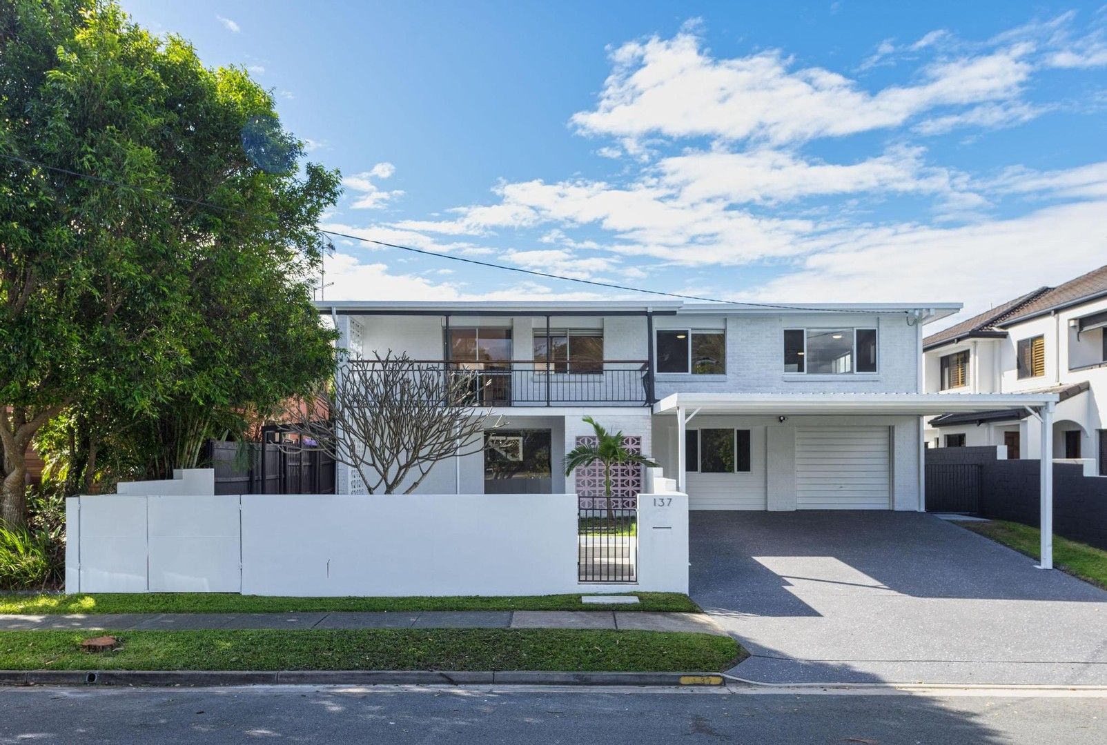 5 bedrooms House in 137 Townson Avenue PALM BEACH QLD, 4221