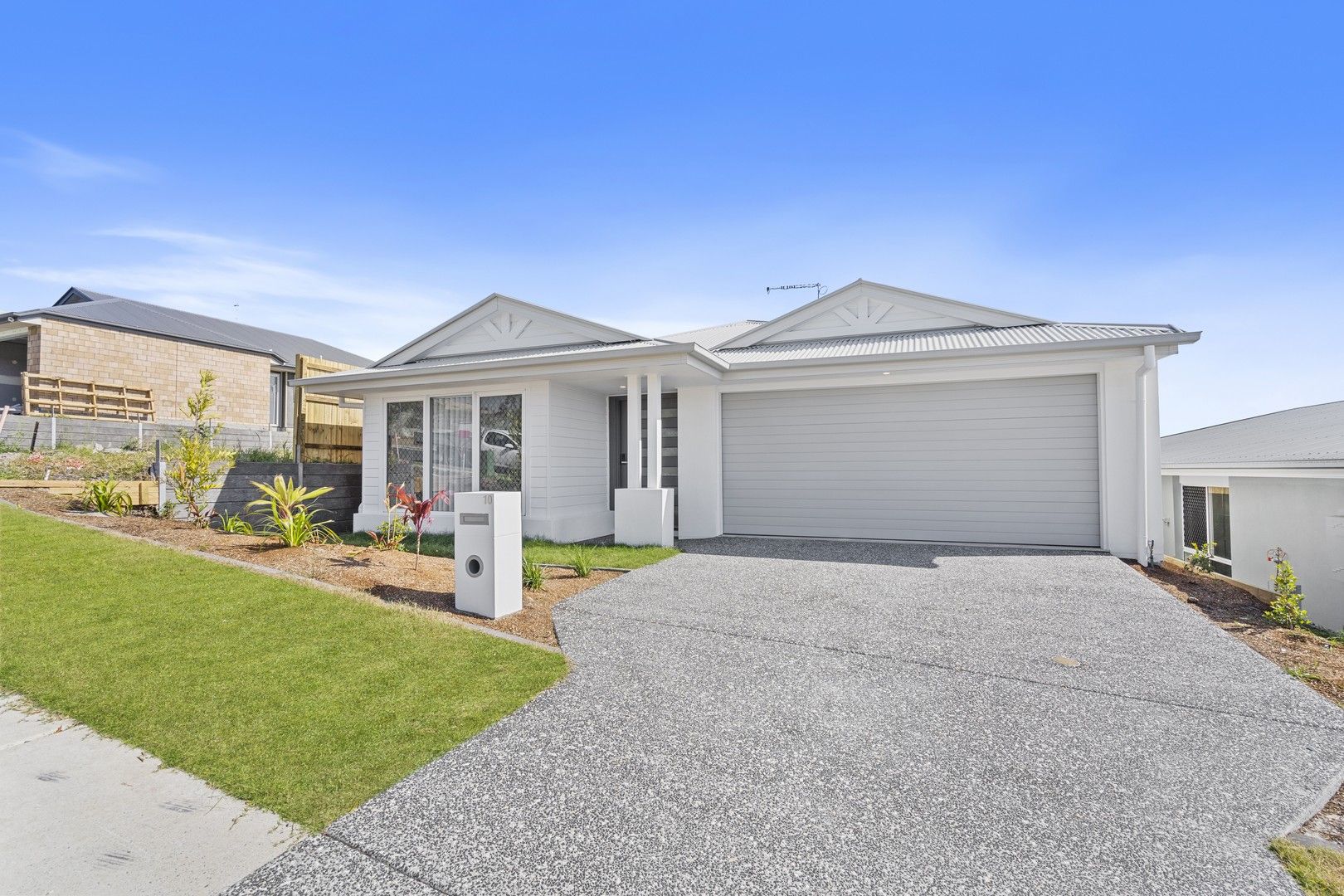 4 bedrooms House in 10 Harlin Street ORMEAU HILLS QLD, 4208