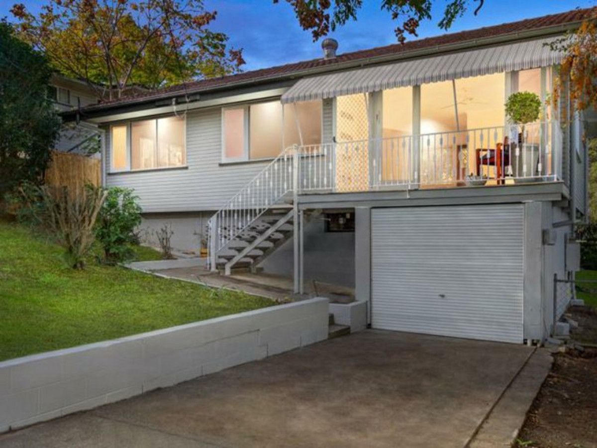 9 Maryland Street, Stafford Heights Property History & Address