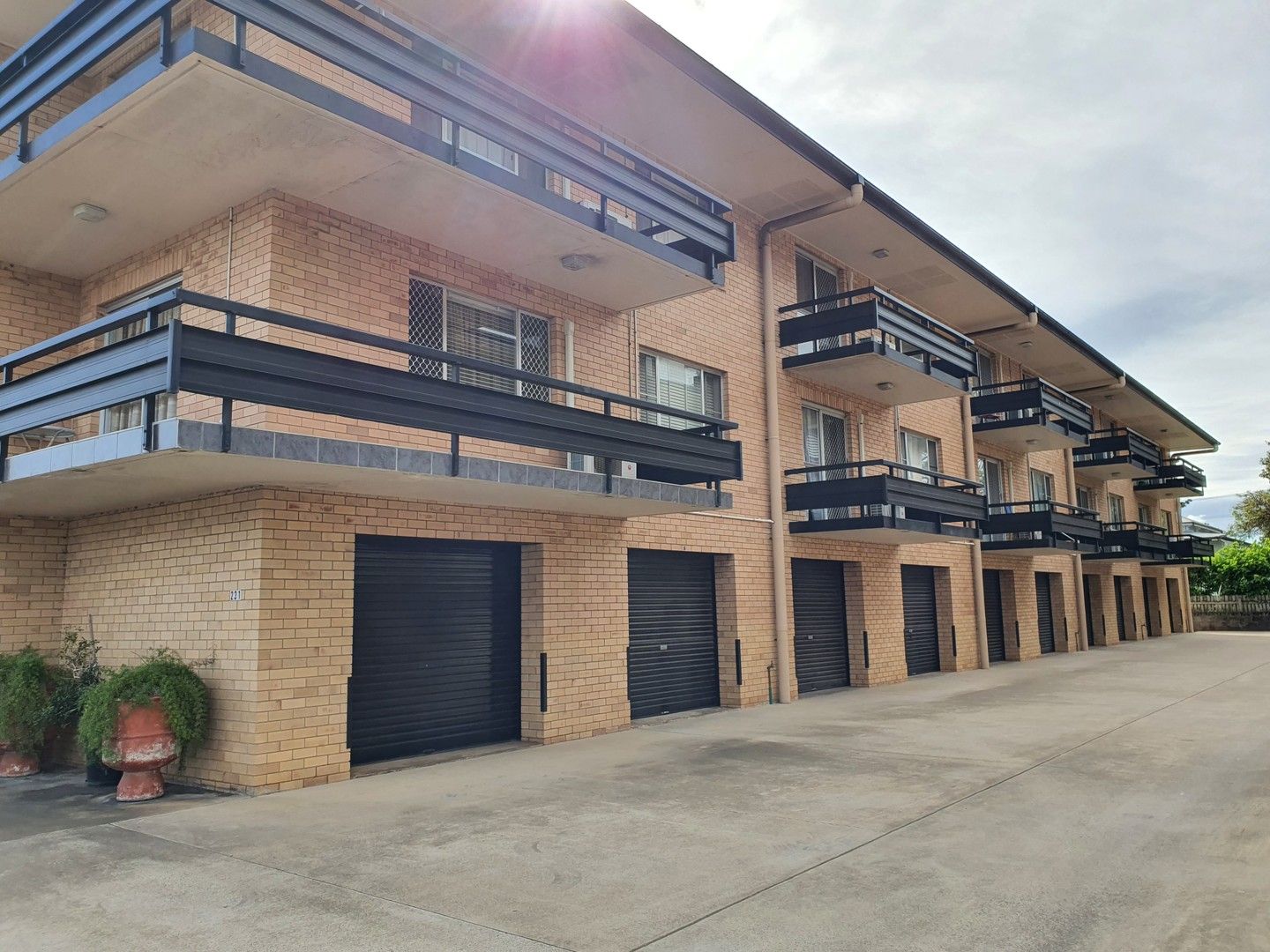 2 bedrooms Apartment / Unit / Flat in 2/231 bourbong street BUNDABERG CENTRAL QLD, 4670