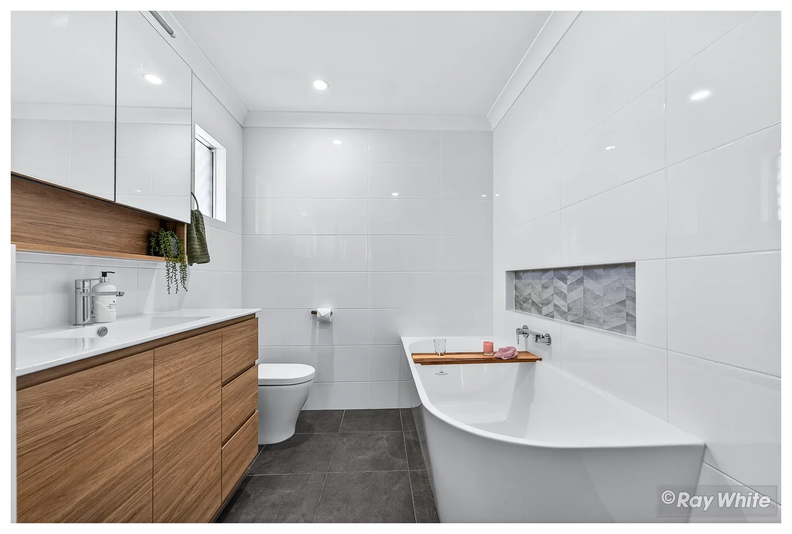 Additional image 14 of 321 Warnock Street, Koongal QLD 4701