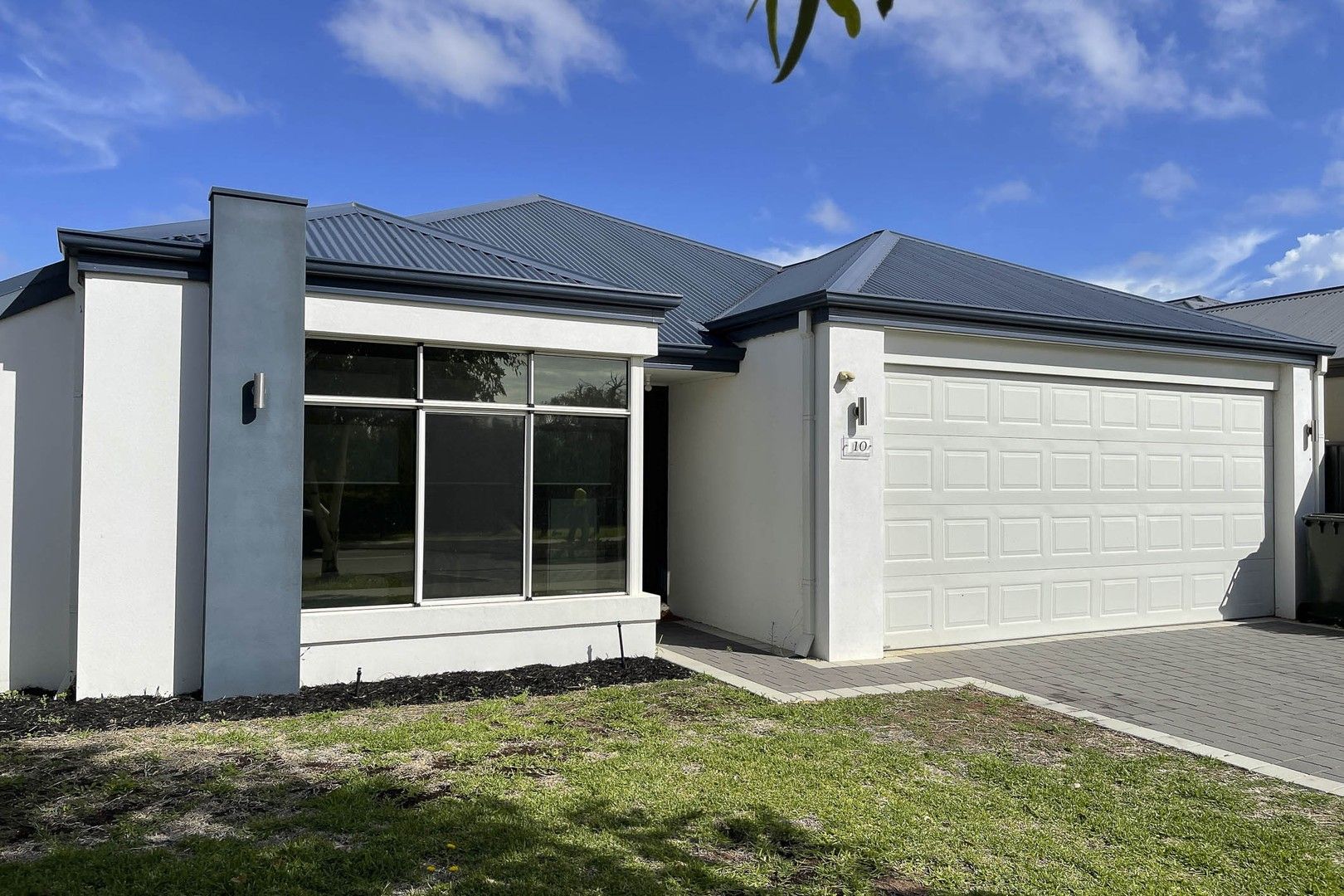4 bedrooms House in 10 Nicklup Street HARRISDALE WA, 6112