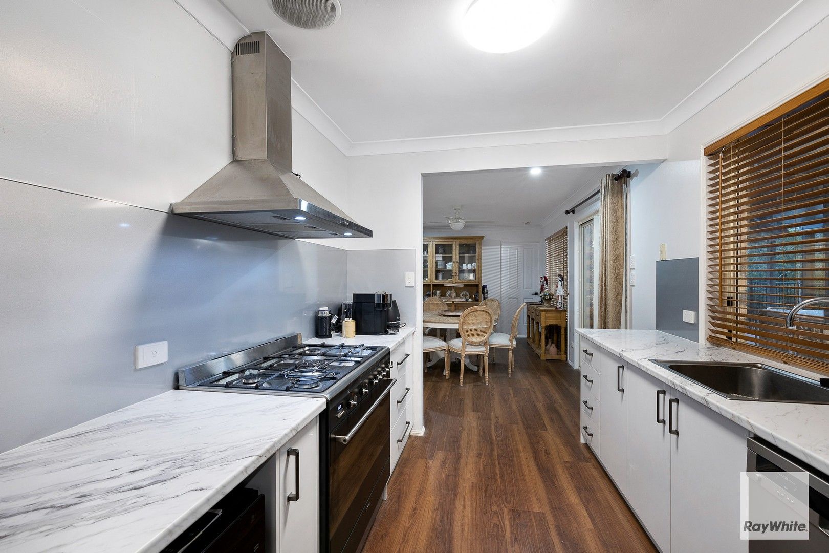 4 bedrooms House in 1 Phillip Street REDLAND BAY QLD, 4165