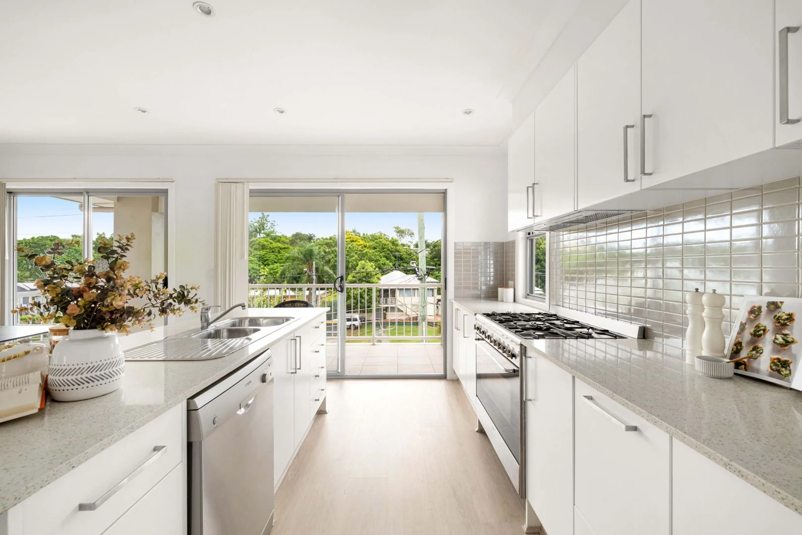 283 Bennetts Road, Norman Park QLD 4170