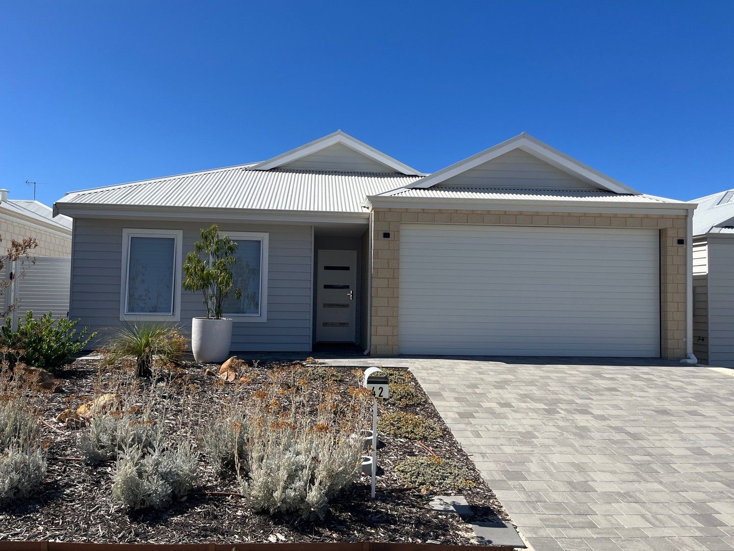 3 bedrooms House in 42 Chicago Way DUNSBOROUGH WA, 6281