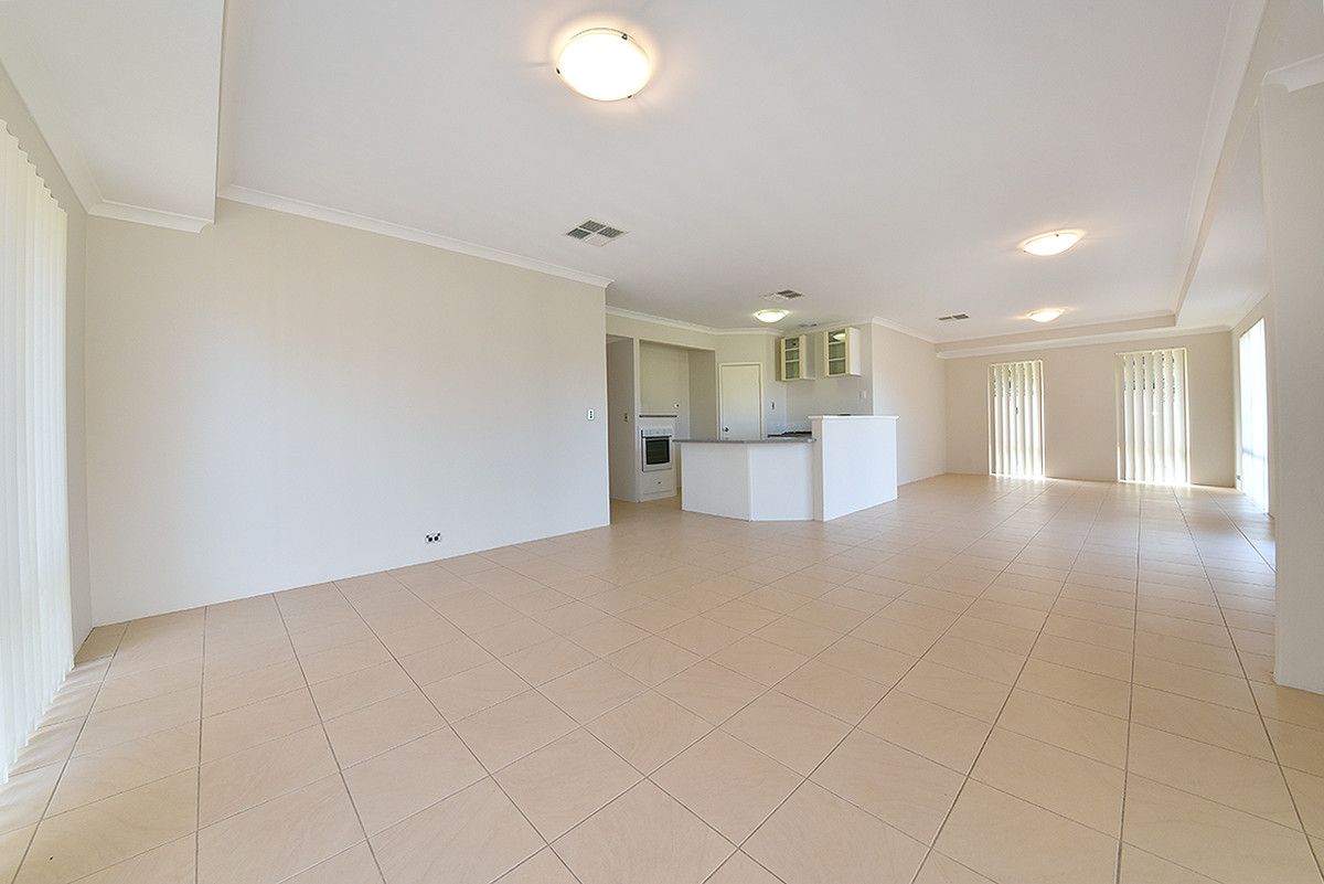 21 Ammanford Crescent, Butler WA 6036, Image 2