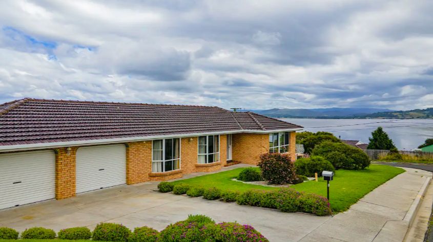 3 bedrooms House in 21 Kiama Parade AKAROA TAS, 7216