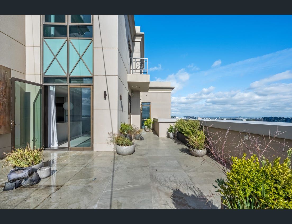 4 bedrooms Apartment / Unit / Flat in 1 Queensberry Street MELBOURNE VIC, 3000