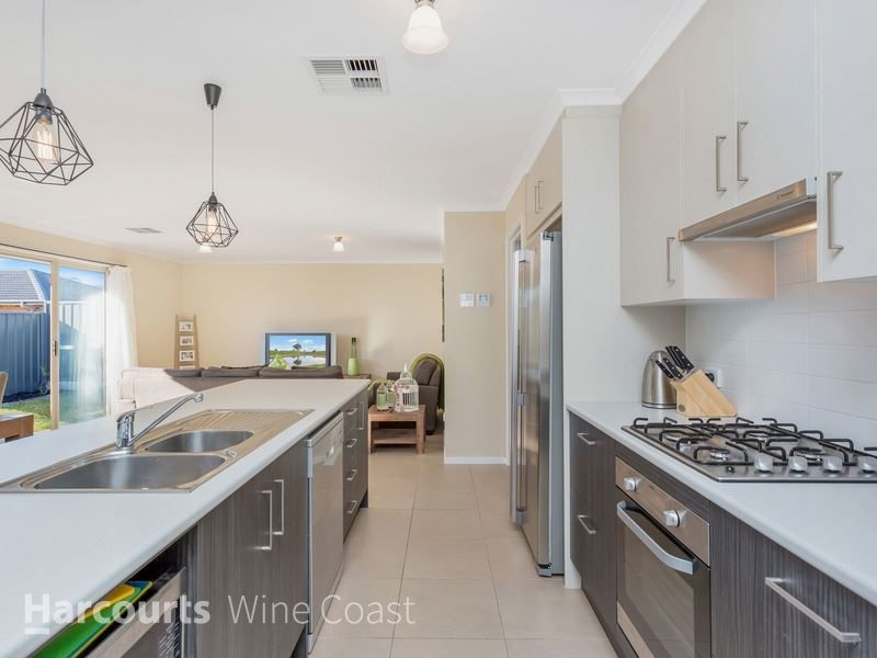 4 Park Court, Seaford SA 5169, Image 2