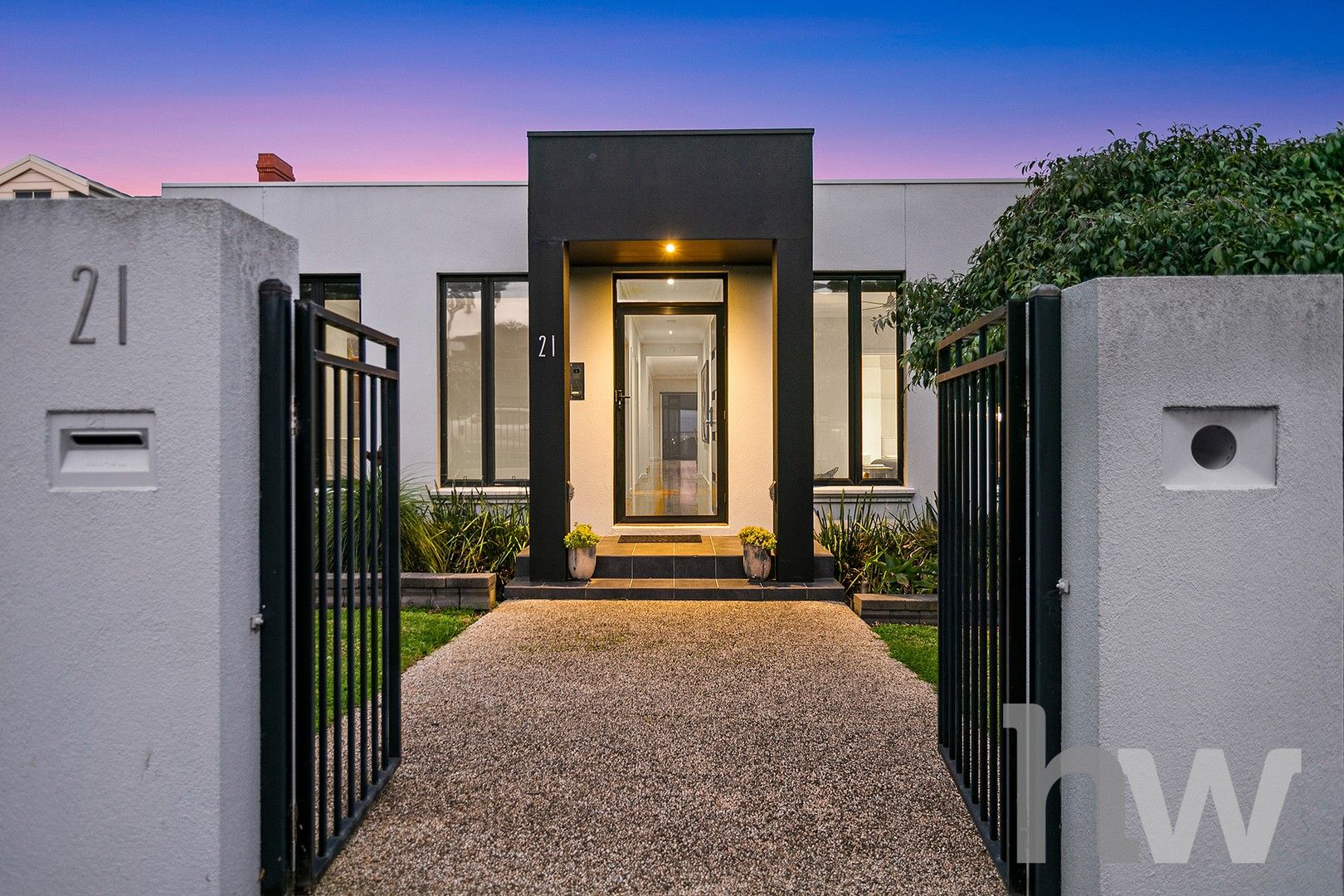 6 bedrooms House in 21 Schofield Court BELL POST HILL VIC, 3215