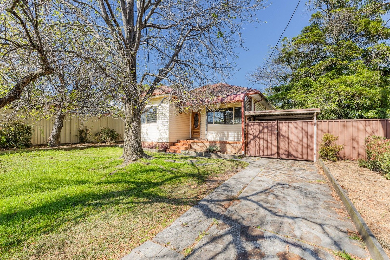 4 bedrooms House in 93 Wollybutt Road ENGADINE NSW, 2233