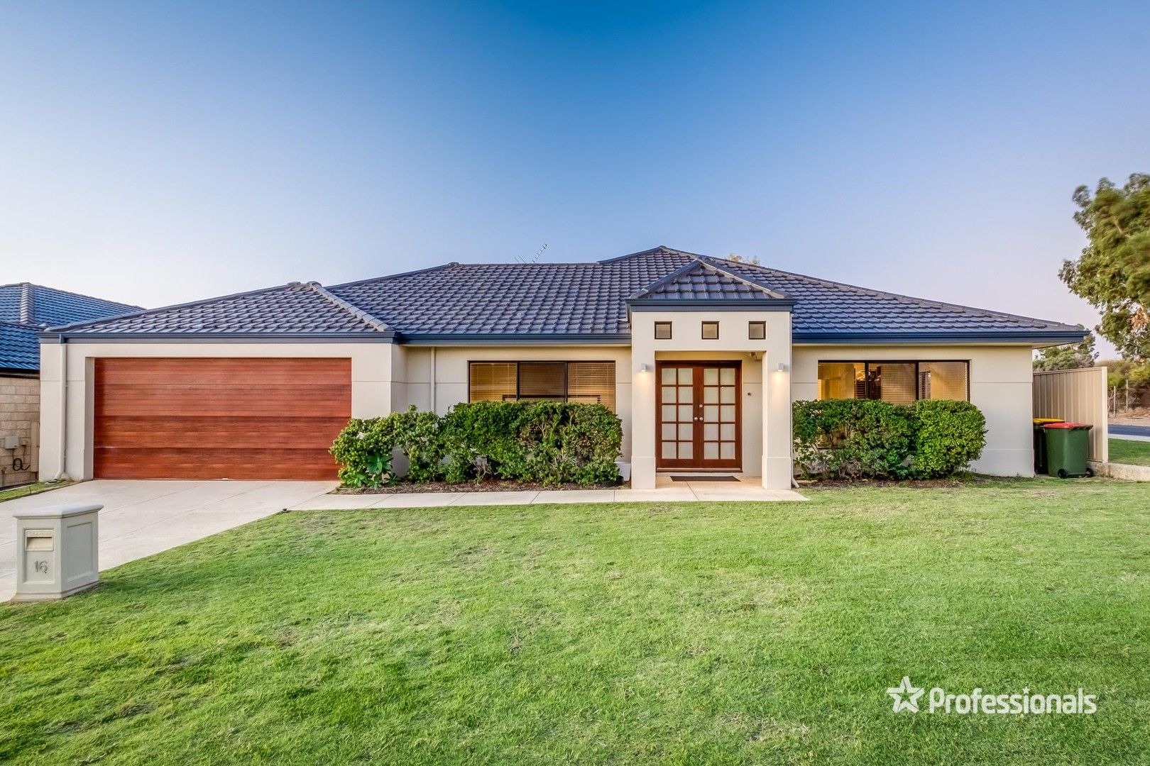 16 Tullow Gardens, Darch WA 6065, Image 0