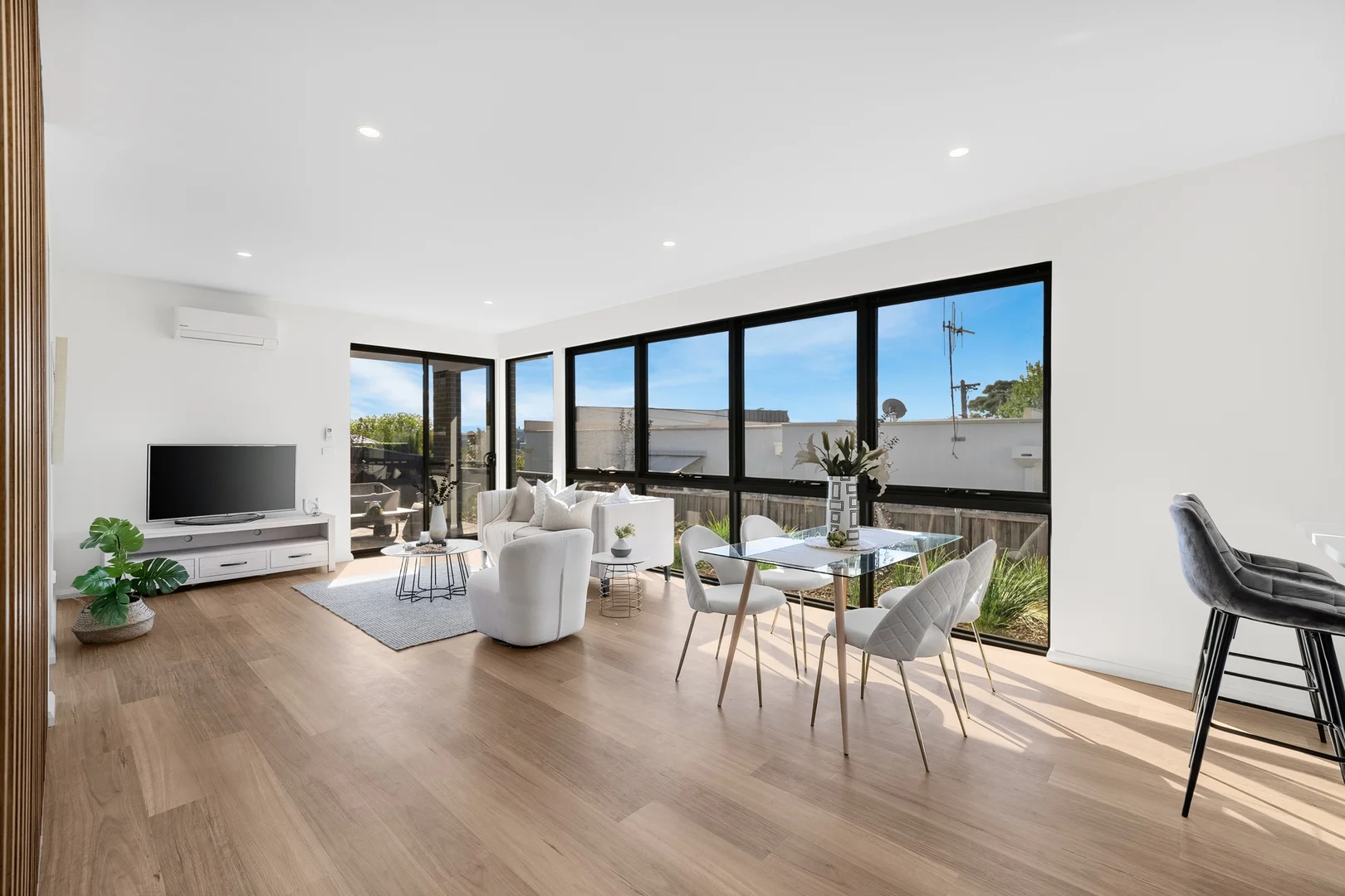 Additional image 3 of 3/8 Aurora Close, Mawson ACT 2607