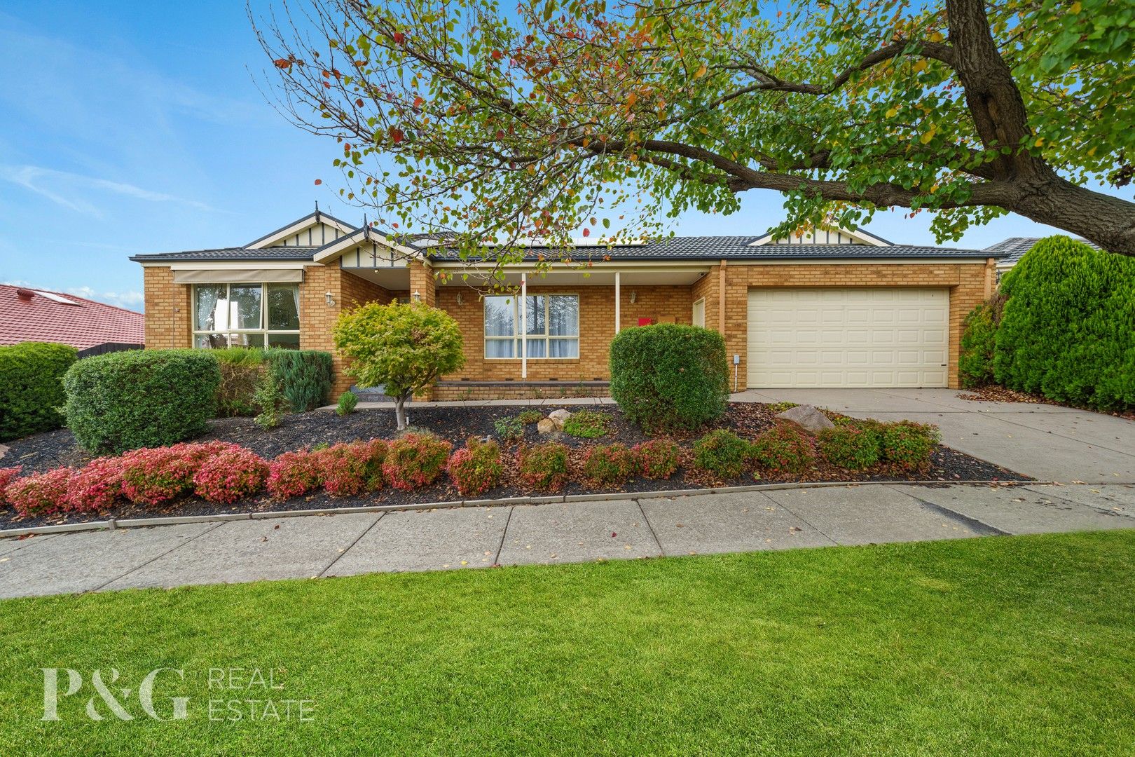 4 bedrooms House in 13 Wildflower Crescent NARRE WARREN SOUTH VIC, 3805