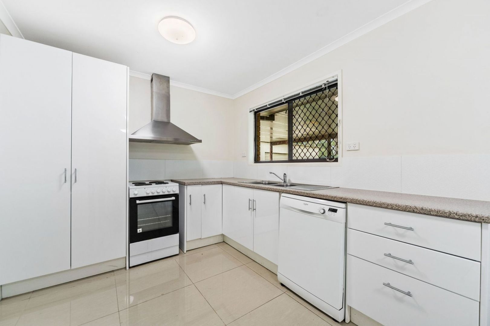 37 Erin Drive, Browns Plains QLD 4118, Image 2