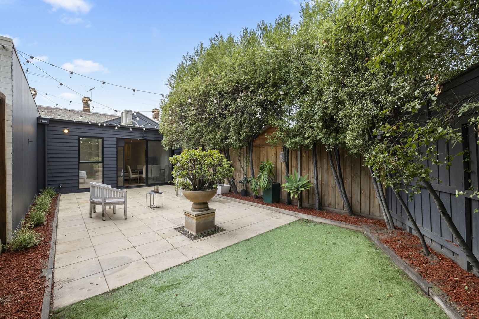 2 bedrooms House in 3 Thomas Street South WINDSOR VIC, 3181