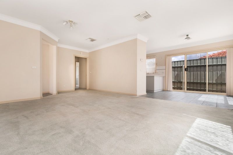 6/1 Curtin Street, Kennington VIC 3550, Image 2