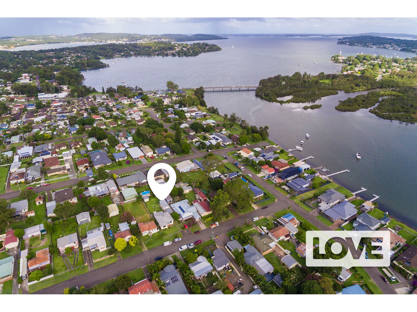 24 Lake Road, Fennell Bay NSW 2283