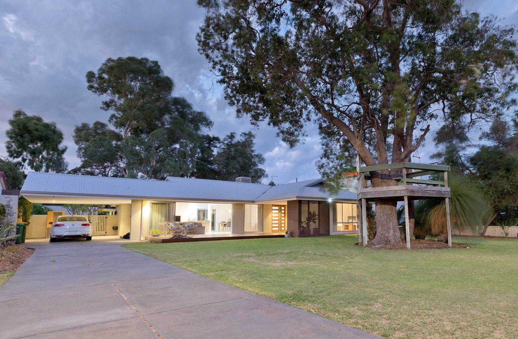 4 bedrooms House in 37 Loyola Way ATTADALE WA, 6156