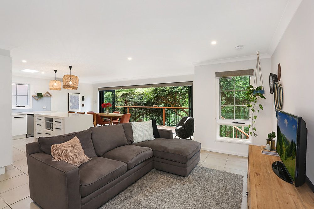 9 Hazel Crescent, Thirroul NSW 2515, Image 2