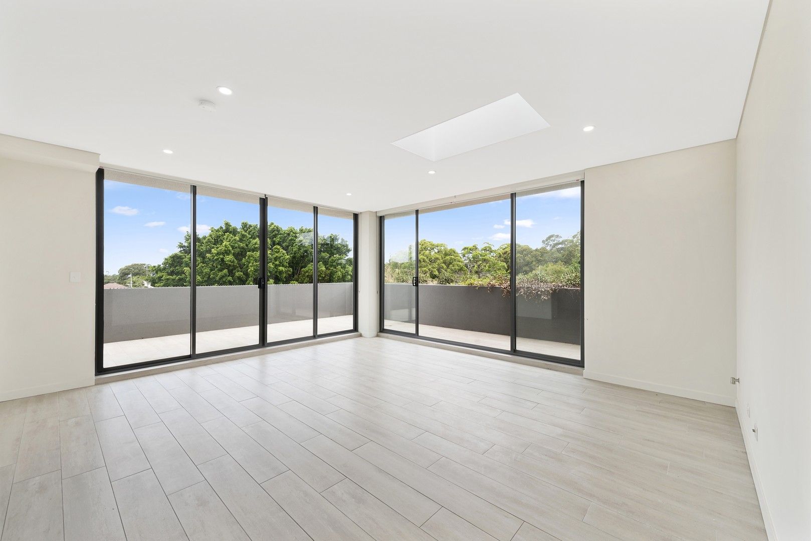 3 bedrooms Apartment / Unit / Flat in 402/298 Taren Point Road CARINGBAH NSW, 2229