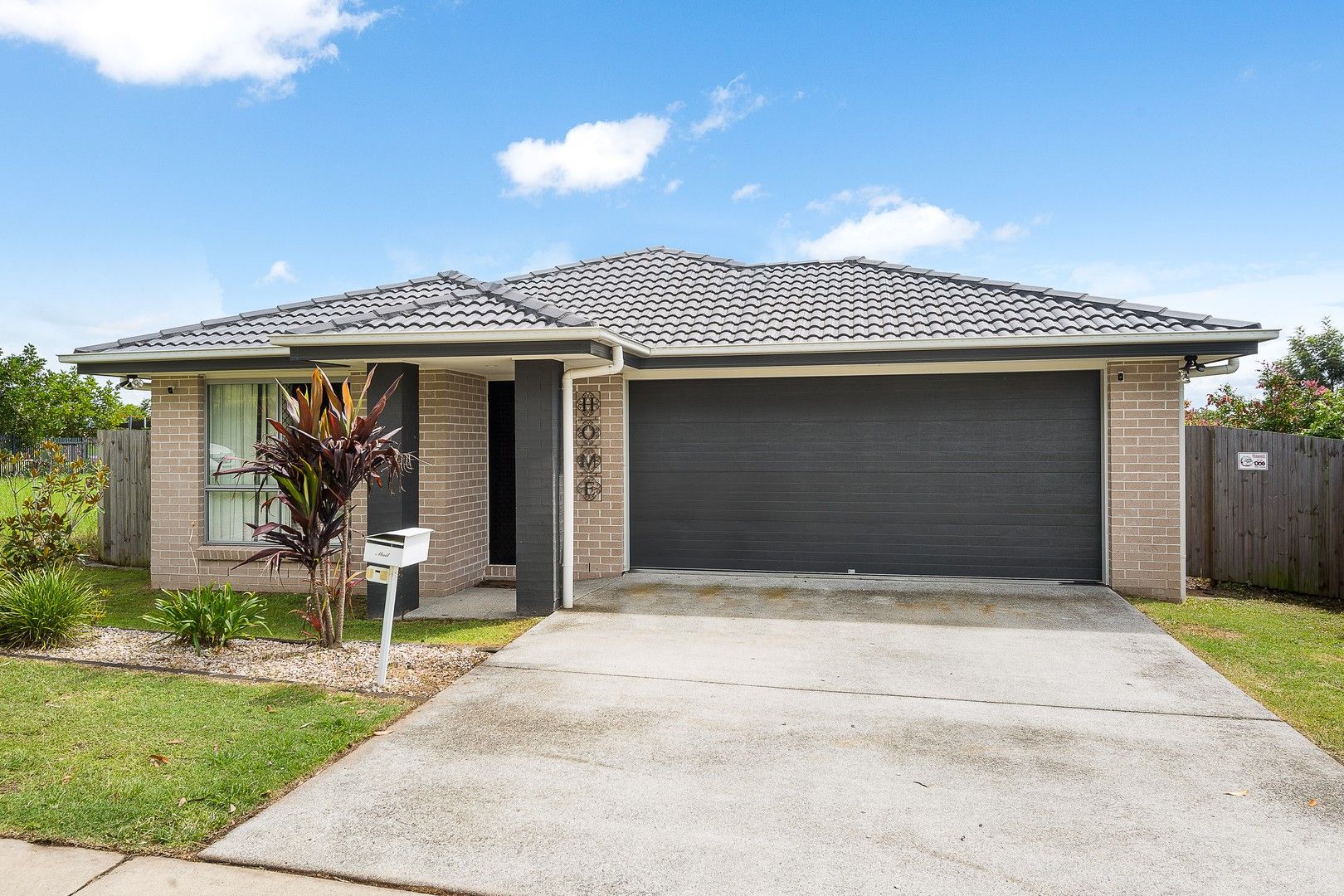 4 bedrooms House in 105 East Beaumont Road PARK RIDGE QLD, 4125