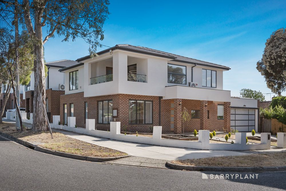5 bedrooms House in 30 Lyndhurst Crescent BOX HILL NORTH VIC, 3129