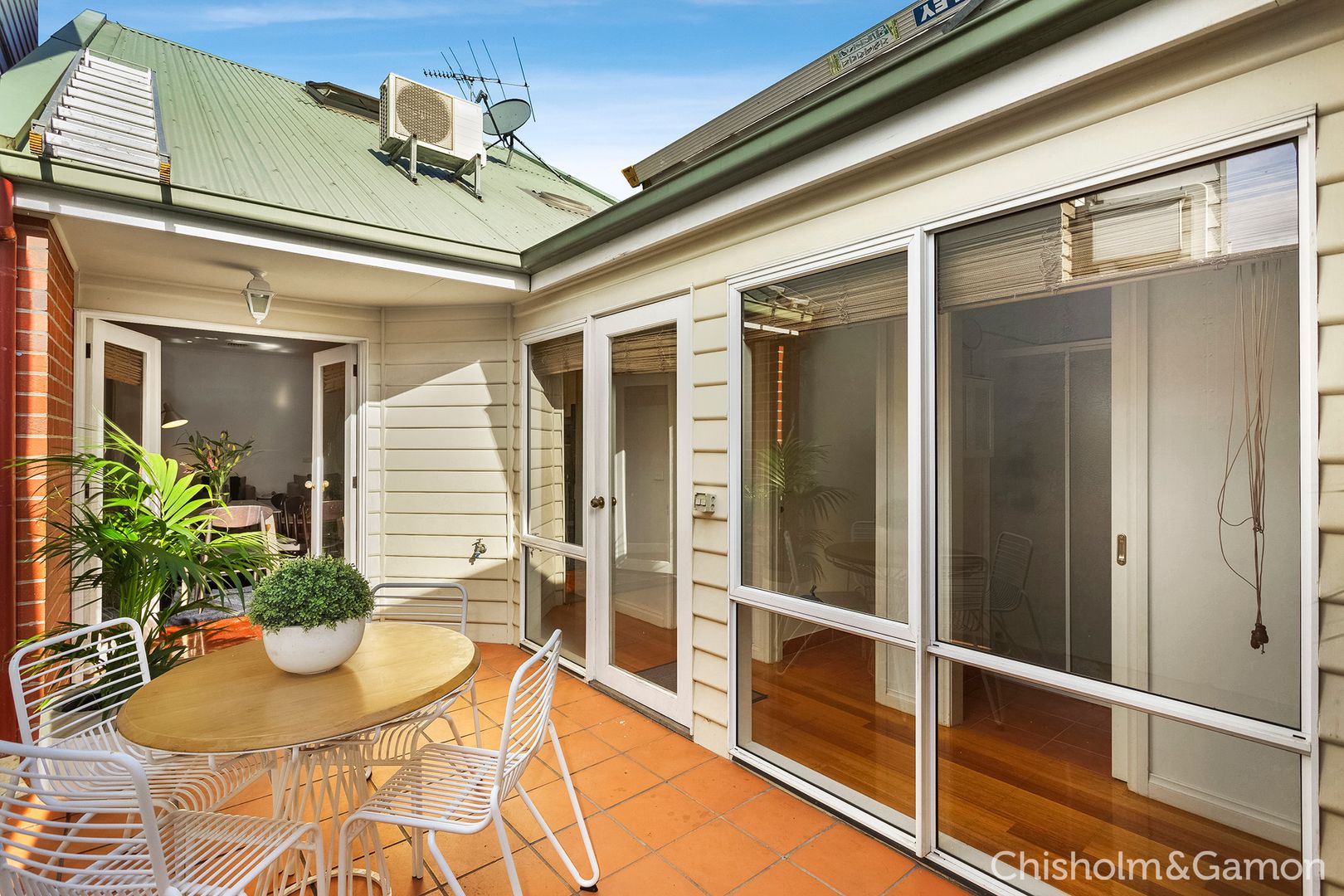 98 Evans Street, Port Melbourne VIC 3207, Image 2