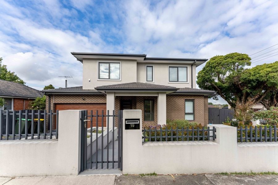 4 bedrooms Townhouse in 19 talbett Street BURWOOD VIC, 3125