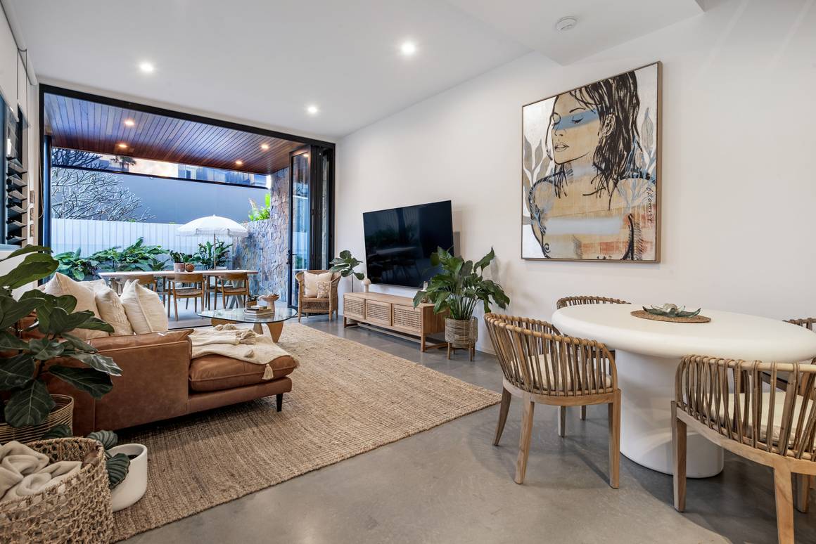 2/20 Petrel Avenue Mermaid Beach 4218 - Image 3