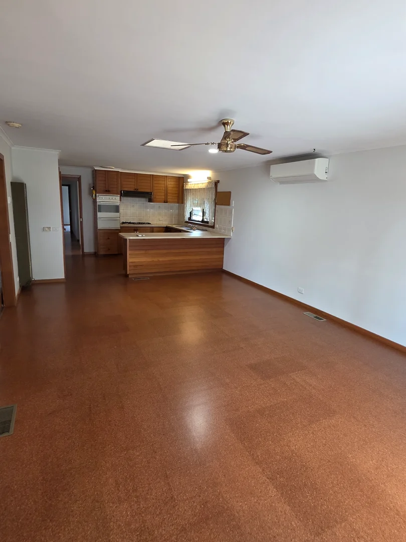 Additional image 12 of 4 Edwards Crescent, Wendouree VIC 3355