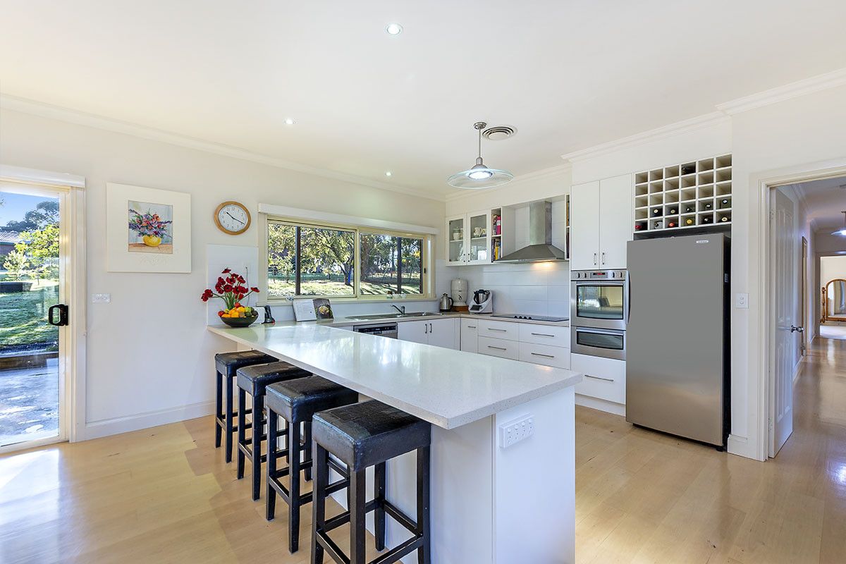 24 Dundas Court, Hamilton VIC 3300, Image 2