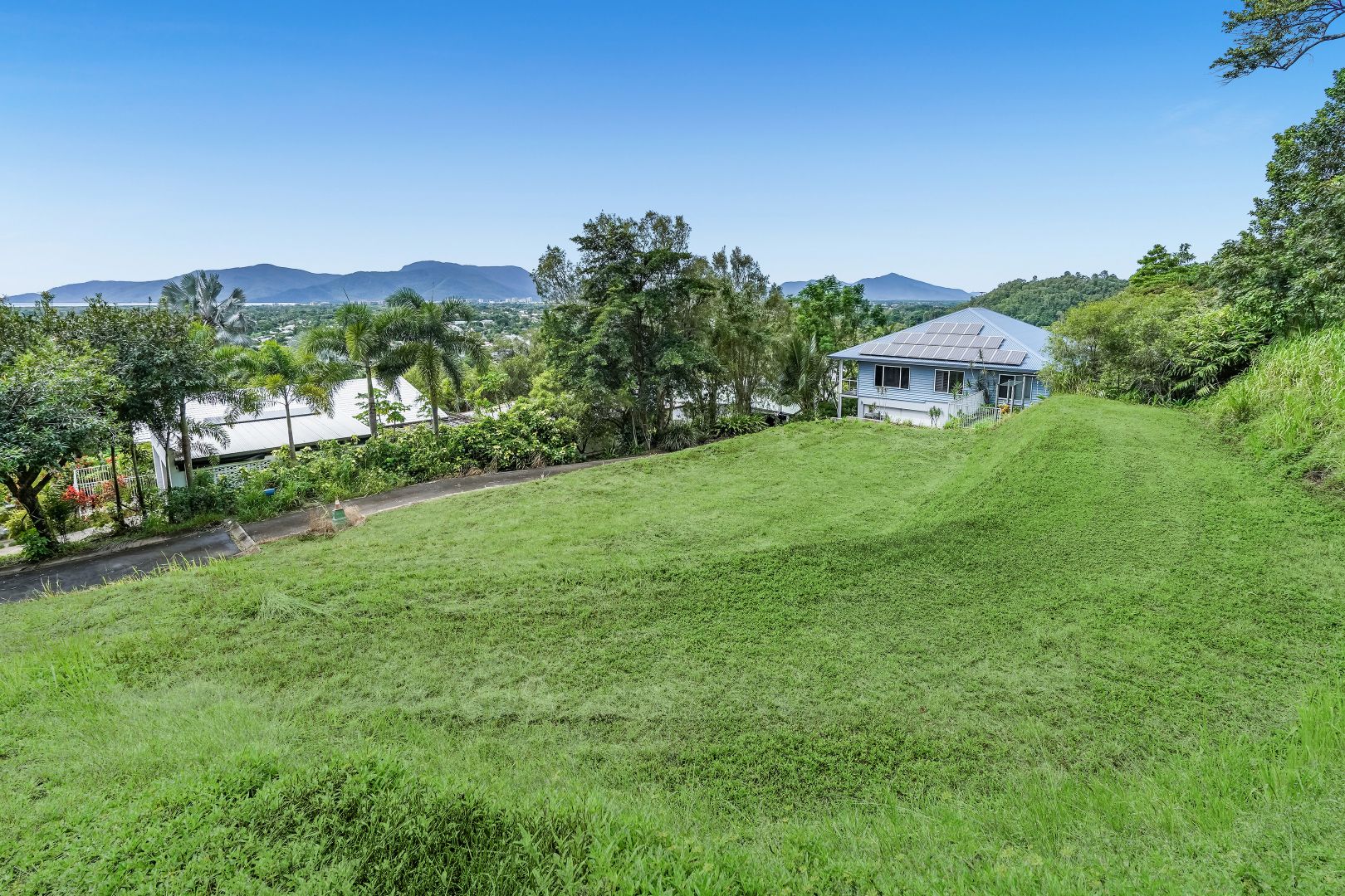 5 Knowles Street, Whitfield QLD 4870
