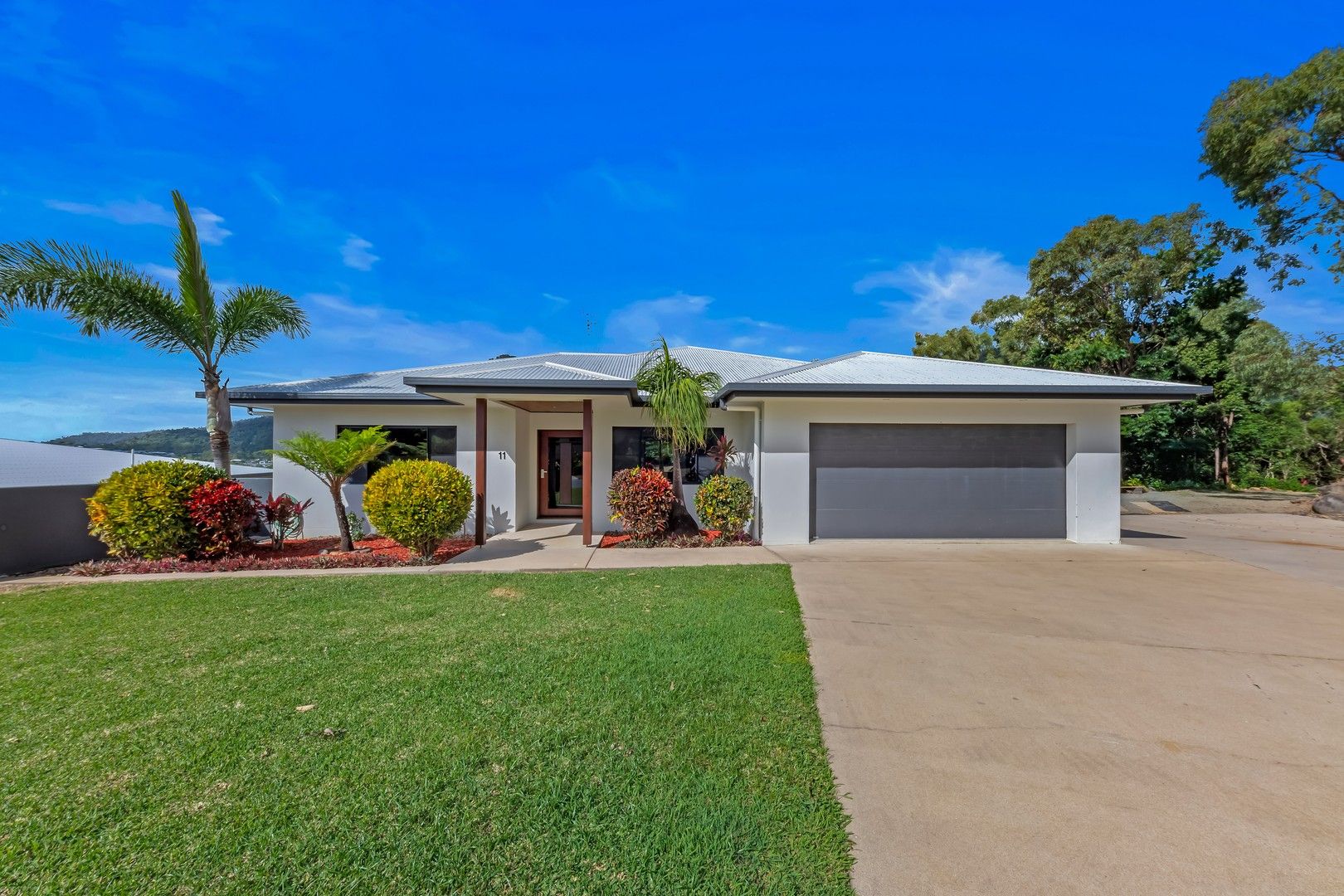 4 bedrooms House in 11 Scarlet Gum Crescent CANNONVALE QLD, 4802
