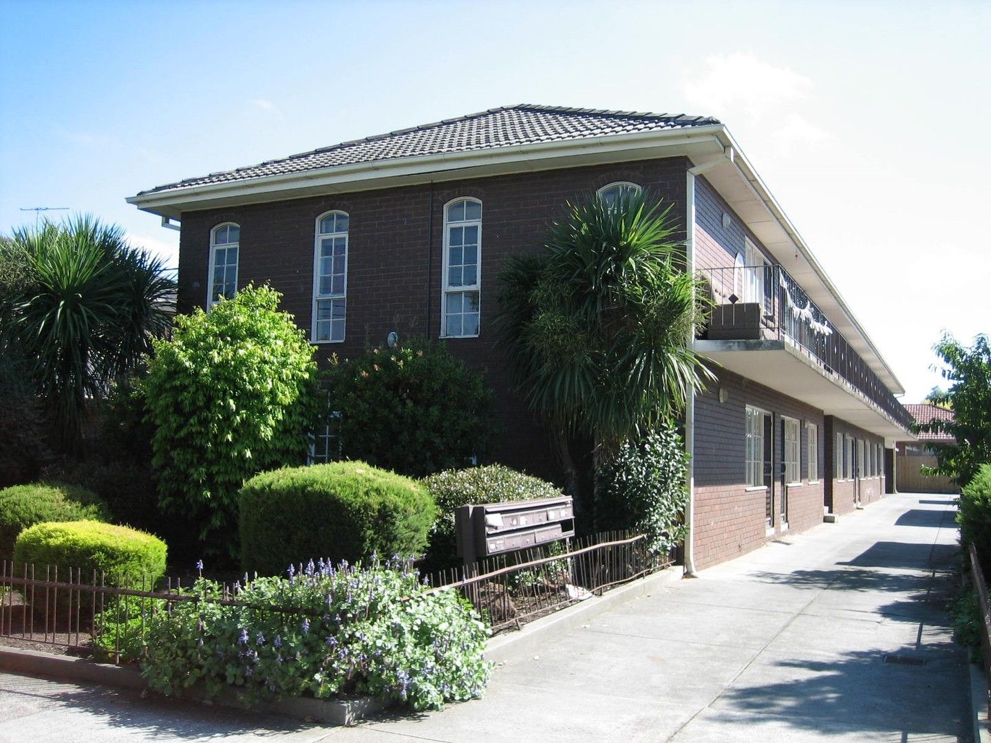 2 bedrooms Apartment / Unit / Flat in 8/204 Neerim Road CARNEGIE VIC, 3163