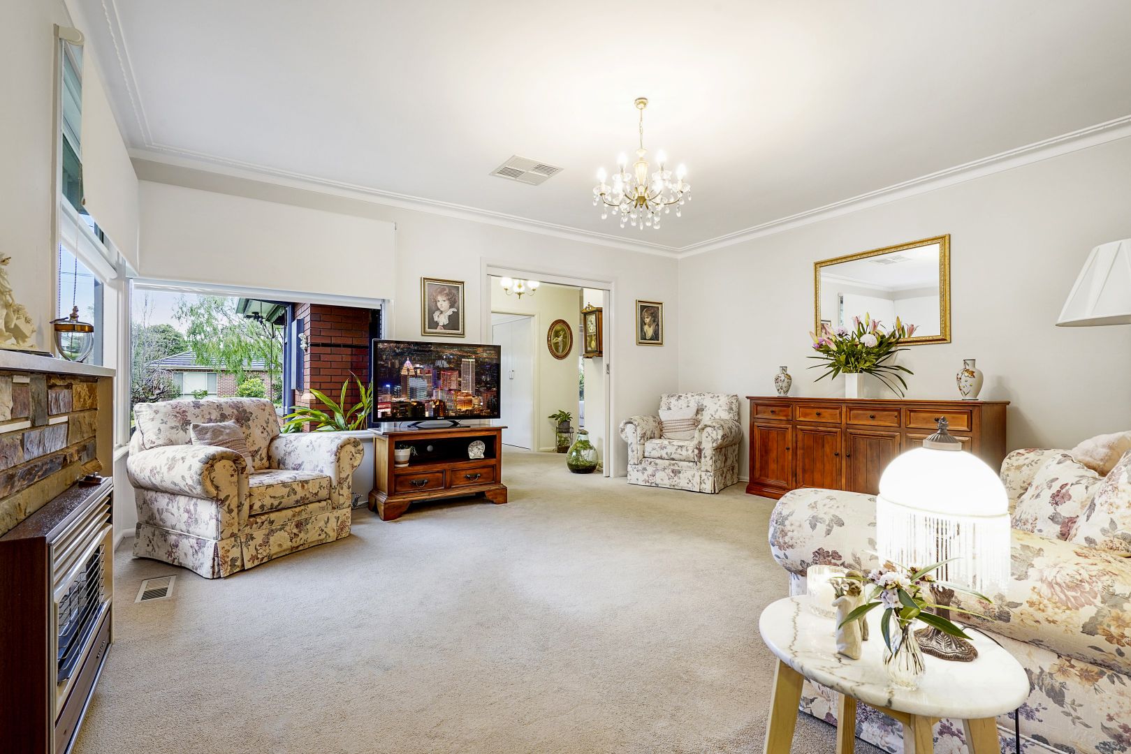 27 Palm Beach Crescent, Mount Waverley VIC 3149, Image 2