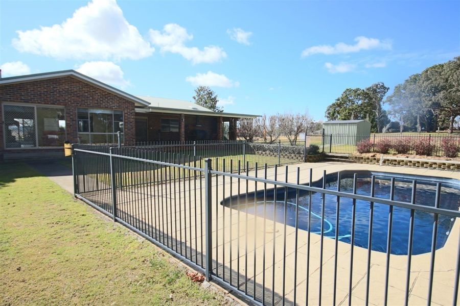 14 Aldershot Road, Tenterfield NSW 2372, Image 2