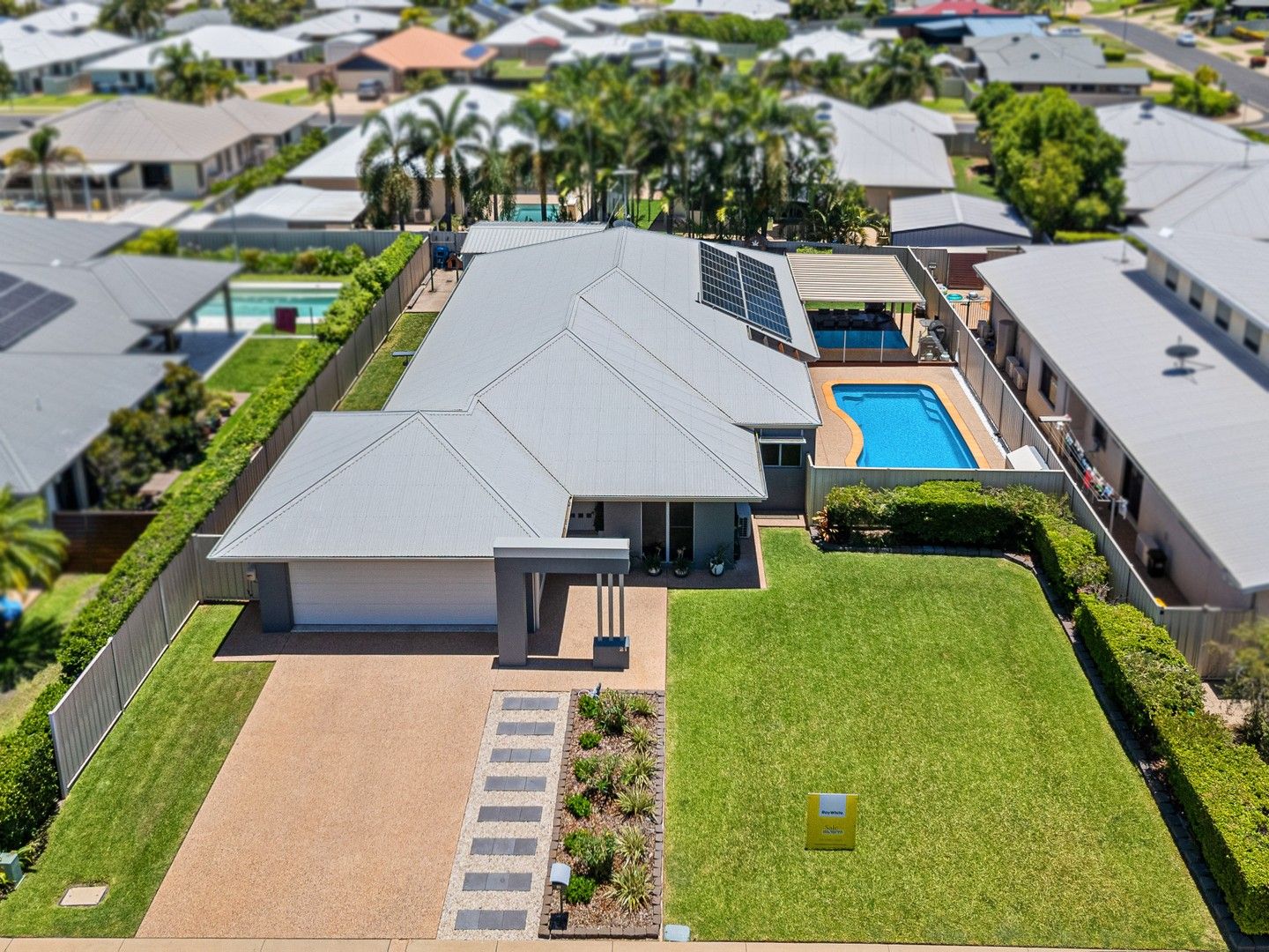 4 bedrooms House in 21 Coldstream Street EMERALD QLD, 4720