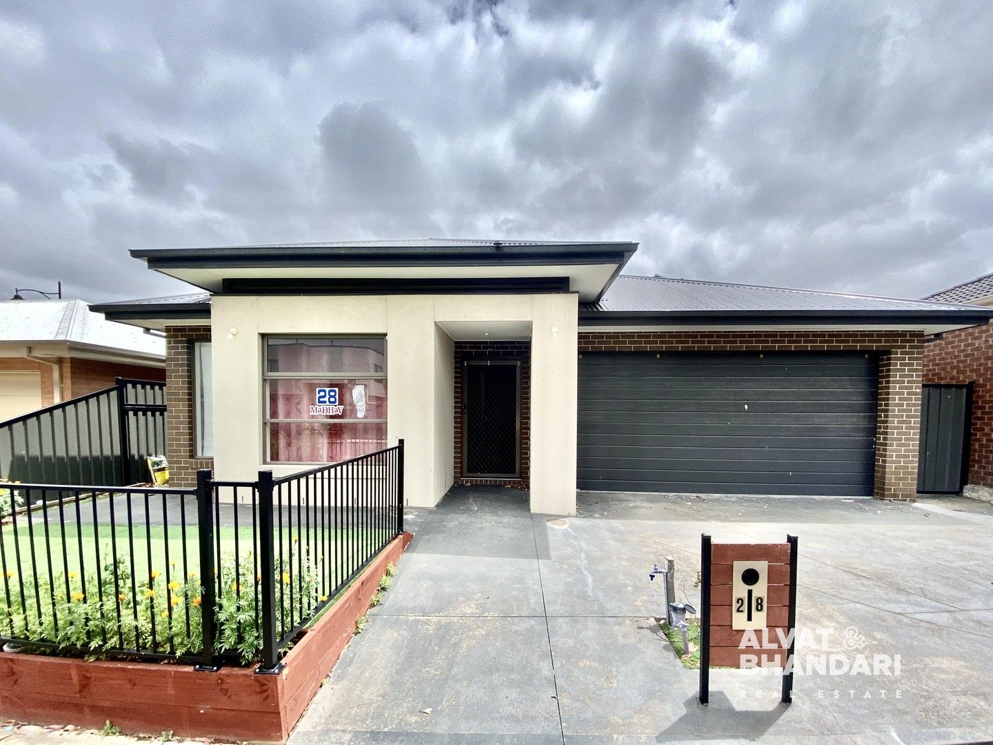 3 bedrooms House in 28 Huntingfield Street CRAIGIEBURN VIC, 3064