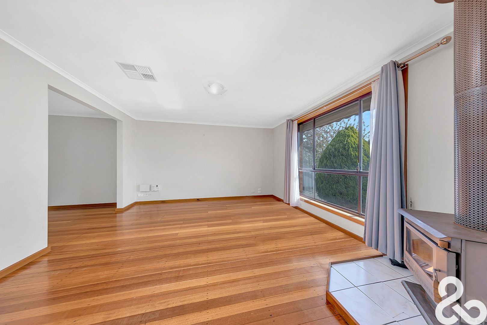 4 Forbes Court, Mill Park VIC 3082, Image 2